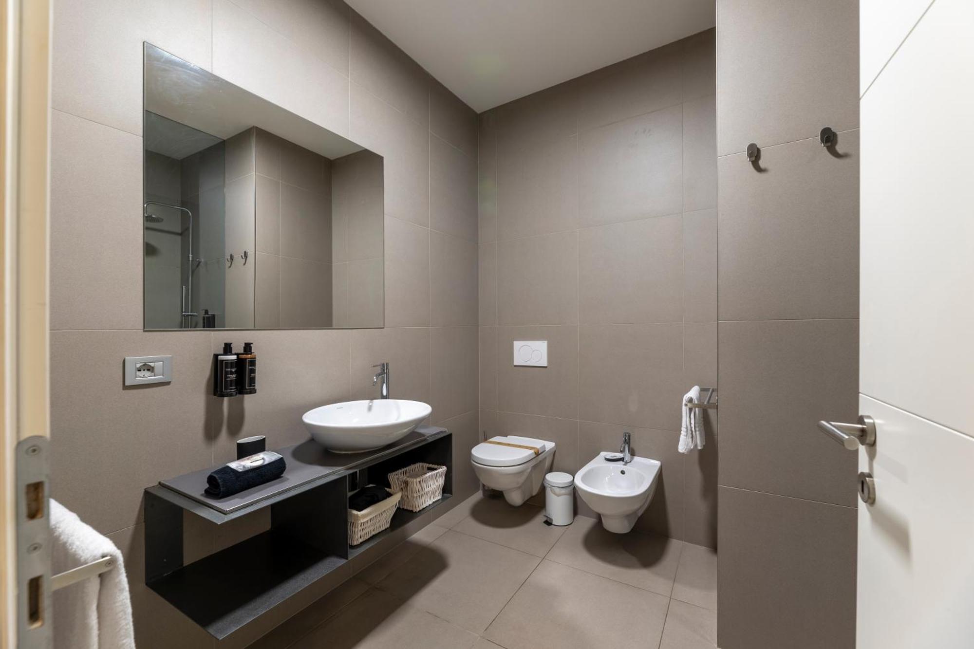 La - Luxury 2*